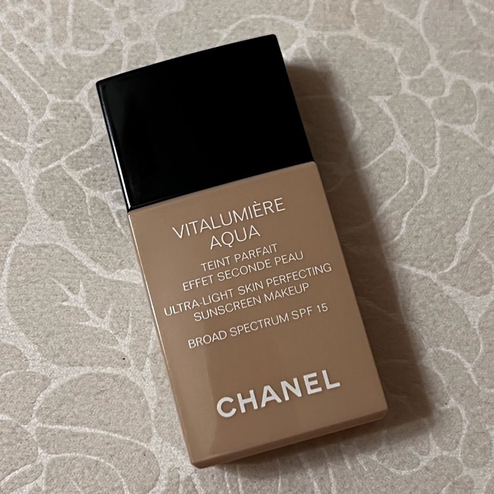 Chanel Vitalumiere Aqua Foundation